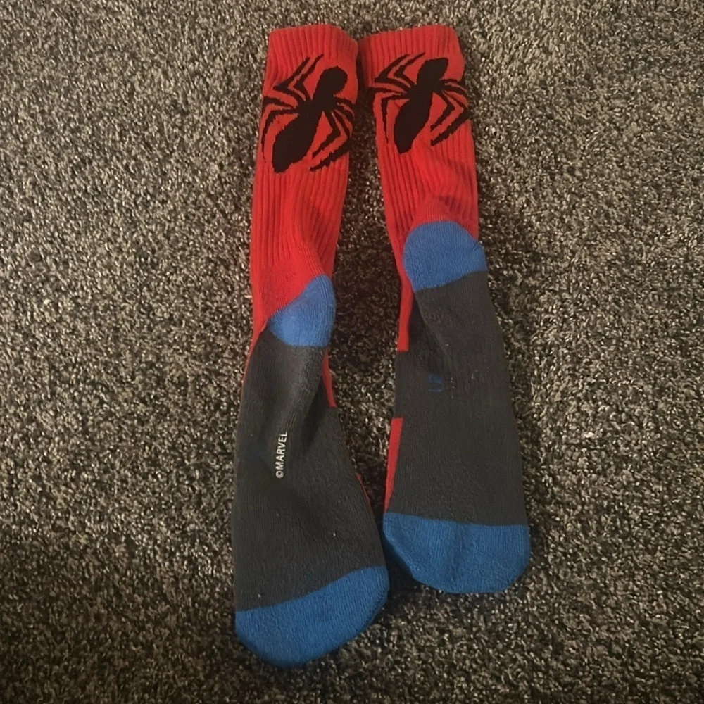 Four pairs f basketball socks